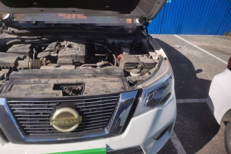 Used Nissan Terra 2020 2.5L XE Manual Two-Wheel-Drive Elite Edition Engine Bay Left