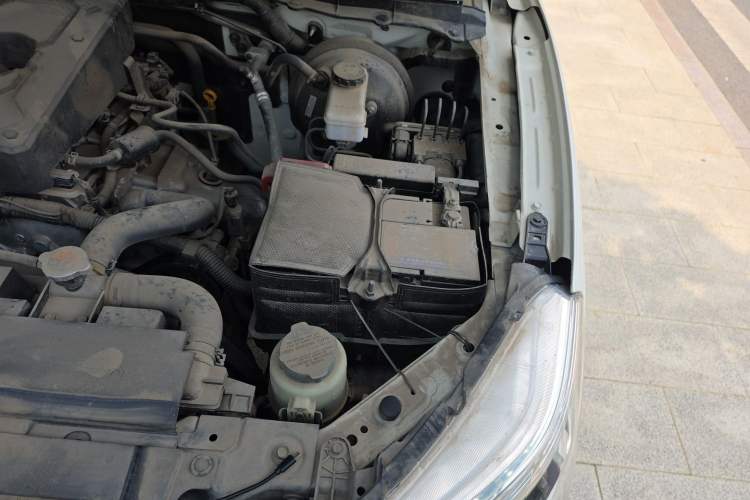 Used Nissan Terra 2020 2.5L XL Upper Automatic Two-Wheel Drive Luxury Edition Engine Bay Left
