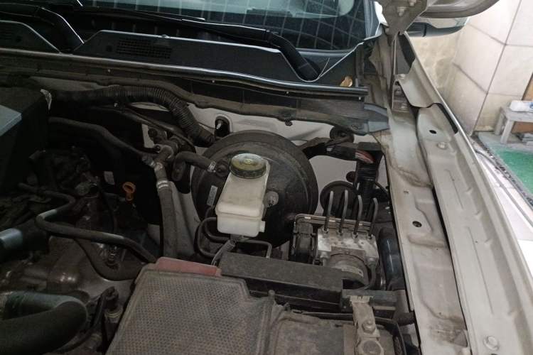 Used Nissan Terra 2020 2.5L XL Upper Automatic Two-Wheel Drive Luxury Edition Engine Bay Left