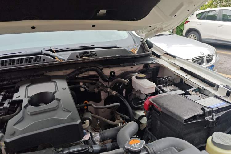 Used Nissan Terra 2020 2.5L XL Upper Automatic Two-Wheel Drive Luxury Edition Engine Bay Left