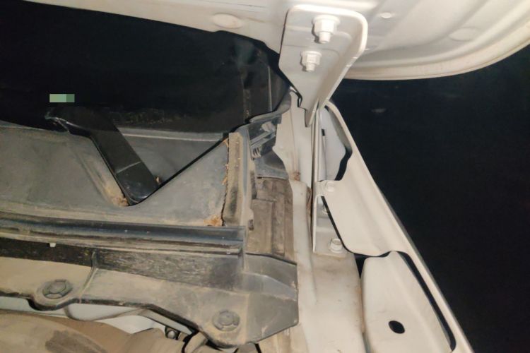 Used Nissan Terra 2020 2.5L XE Manual Two-Wheel-Drive Elite Edition Engine Bay Left
