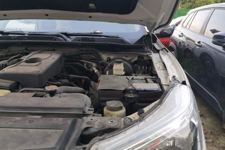 Used Nissan Terra 2020 2.5L XL Upper Automatic Two-Wheel Drive Luxury Edition Engine Bay Left