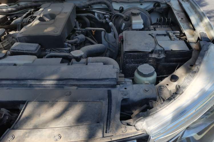 Used Nissan Terra 2020 2.5L XL Upper Automatic Two-Wheel Drive Luxury Edition Engine Bay Left