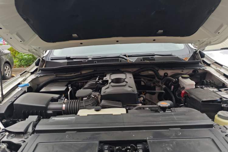 Used Nissan Terra 2020 2.5L XL Upper Automatic Two-Wheel Drive Luxury Edition Engine Bay