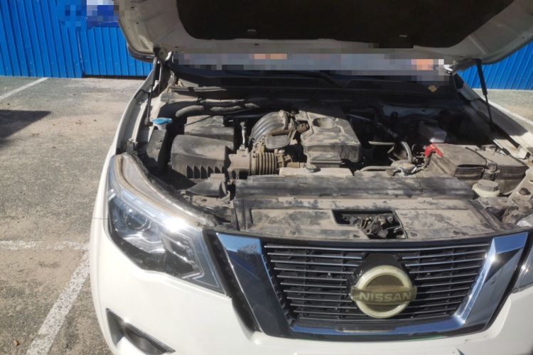 Used Nissan Terra 2020 2.5L XE Manual Two-Wheel-Drive Elite Edition Engine Bay Right
