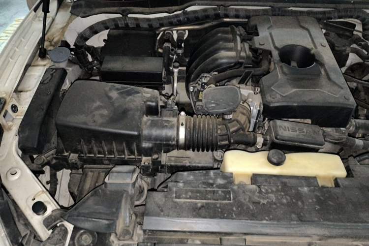 Used Nissan Terra 2020 2.5L XE Manual Two-Wheel-Drive Elite Edition Engine Bay Right