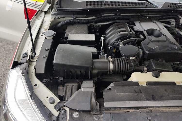 Used Nissan Terra 2020 2.5L XE Manual Two-Wheel-Drive Elite Edition Engine Bay Right