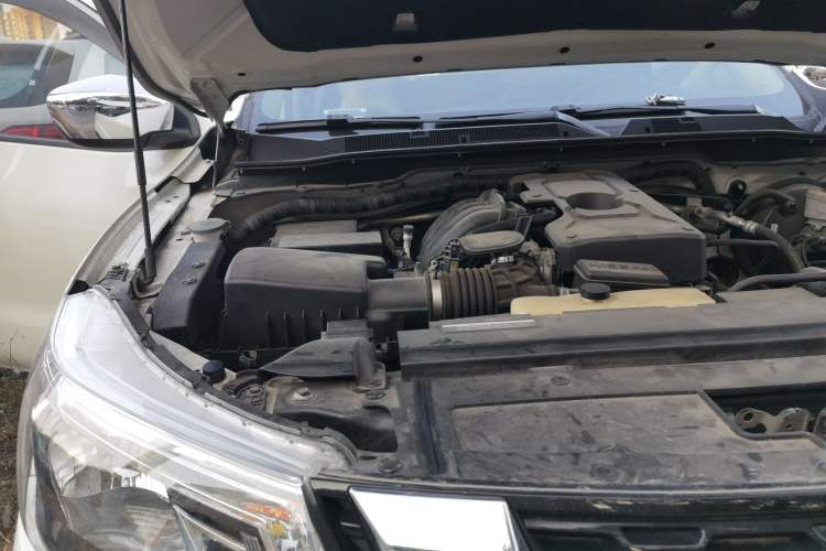 Used Nissan Terra 2020 2.5L XL Upper Automatic Two-Wheel Drive Luxury Edition Engine Bay Right