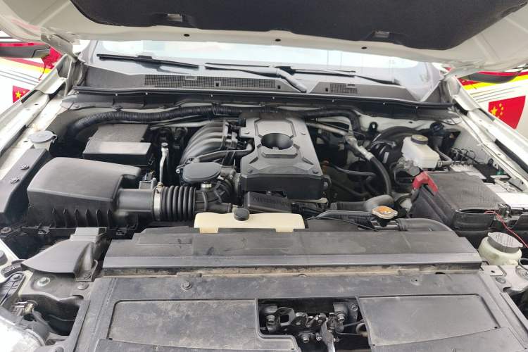 Used Nissan Terra 2020 2.5L XE Manual Two-Wheel-Drive Elite Edition Engine Bay