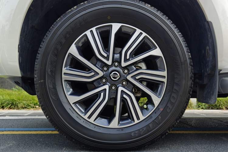 Used Nissan Terra 2020 2.5L XL Upper Automatic Two-Wheel Drive Luxury Edition Exterior 3