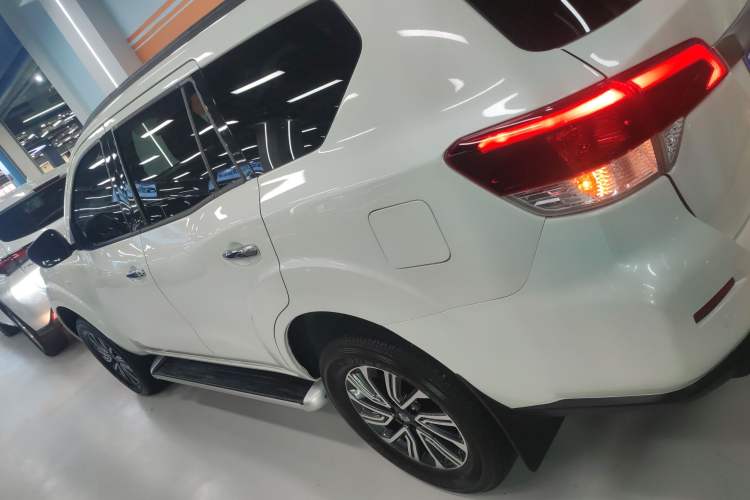 Used Nissan Terra 2020 2.5L XL Upper 4WD Automatic Four-Wheel Drive Luxury Edition Exterior 3