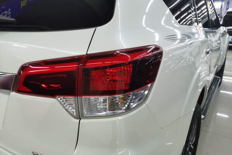 Used Nissan Terra 2020 2.5L XL Upper Automatic Two-Wheel Drive Luxury Edition Exterior 3