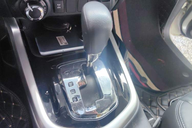 Used Nissan Terra 2020 2.5L XL Upper 4WD Automatic Four-Wheel Drive Luxury Edition Gear Lever