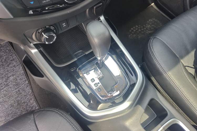 Used Nissan Terra 2020 2.5L XL Upper 4WD Automatic Four-Wheel Drive Luxury Edition Gear Lever