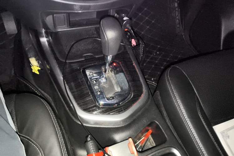 Used Nissan Terra 2020 2.5L XV Automatic 2WD Smart Edition Gear Lever