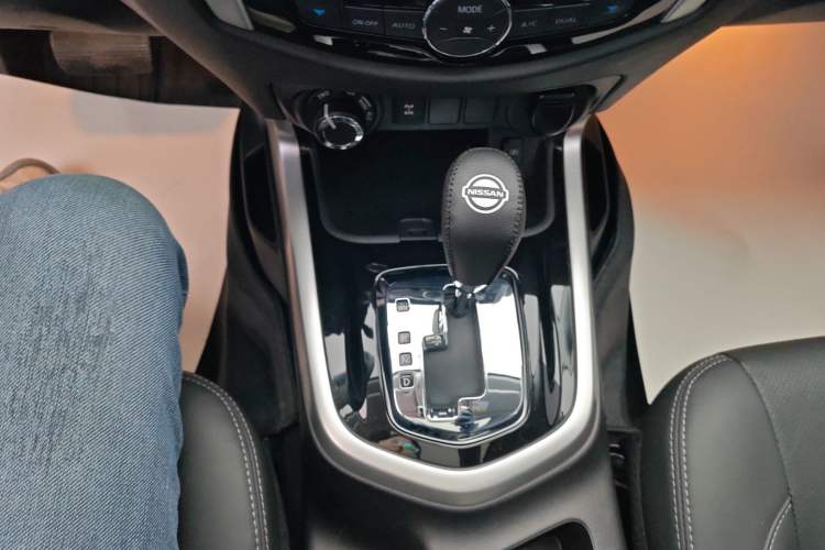 Used Nissan Terra 2020 2.5L XL Upper 4WD Automatic Four-Wheel Drive Luxury Edition Gear Lever