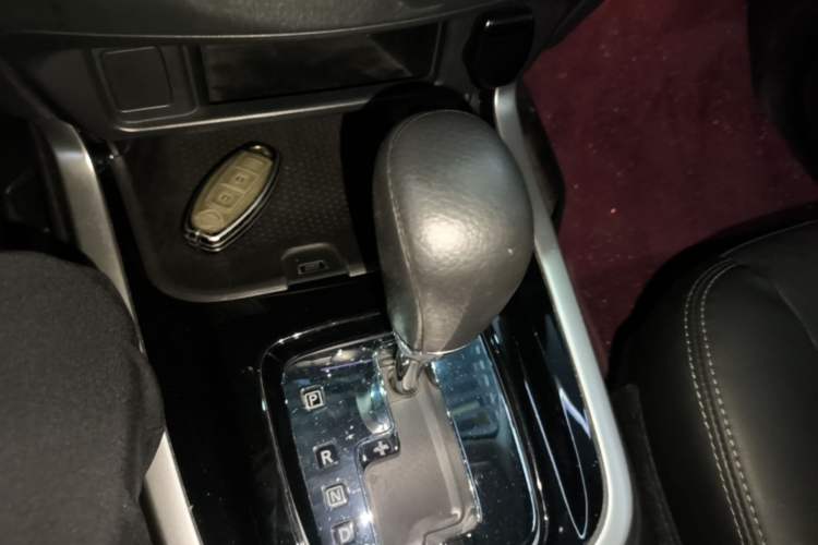 Used Nissan Terra 2020 2.5L XL Upper Automatic Two-Wheel Drive Luxury Edition Gear Lever
