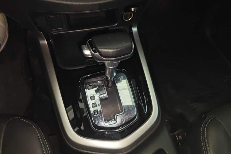 Used Nissan Terra 2020 2.5L XV Automatic 2WD Smart Edition Gear Lever