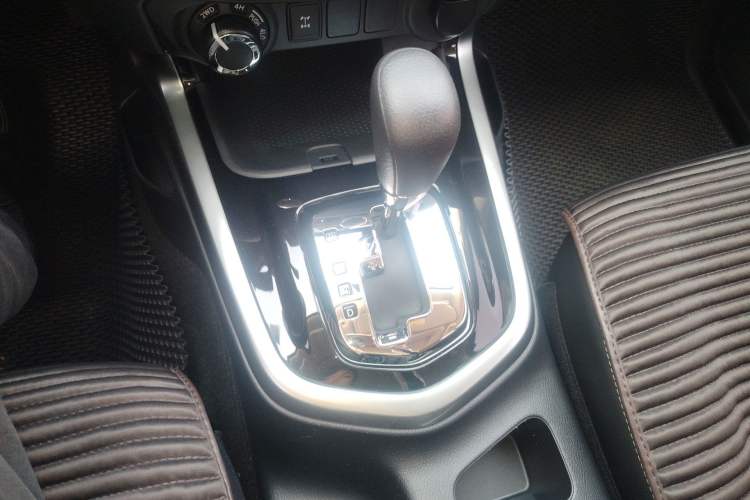 Used Nissan Terra 2020 2.5L XL Upper 4WD Automatic Four-Wheel Drive Luxury Edition Gear Lever