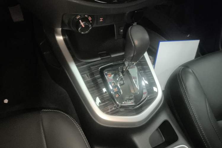 Used Nissan Terra 2020 2.5L XV 4WD Automatic Four-Wheel Drive Flagship Edition Gear Lever