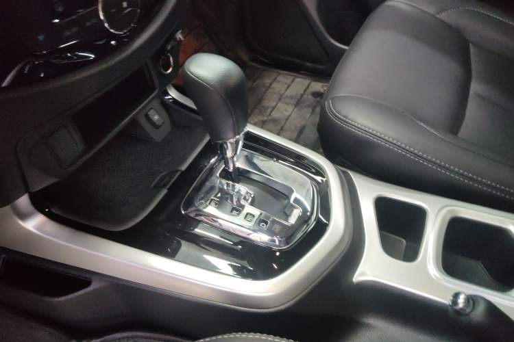 Used Nissan Terra 2020 2.5L XL Upper Automatic Two-Wheel Drive Luxury Edition Gear Lever