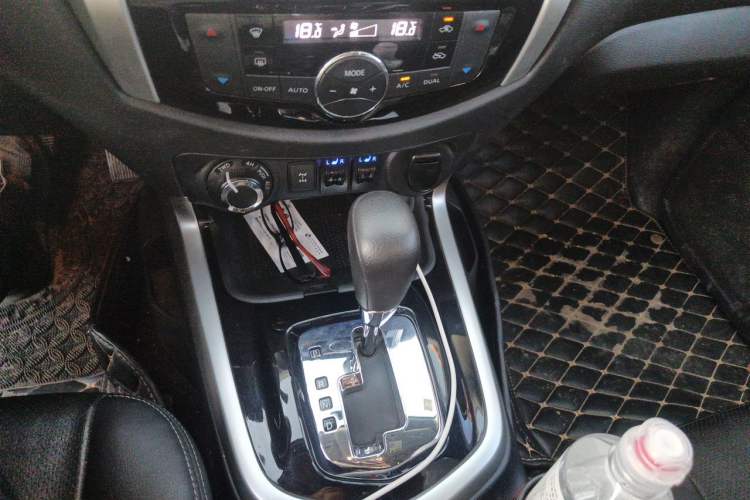 Used Nissan Terra 2020 2.5L XL Upper 4WD Automatic Four-Wheel Drive Luxury Edition Gear Lever