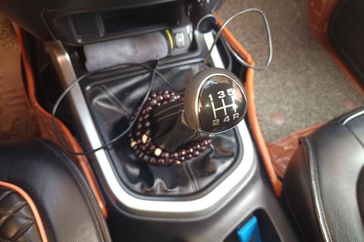 Used Nissan Terra 2020 2.5L XE Manual Two-Wheel-Drive Elite Edition Gear Lever