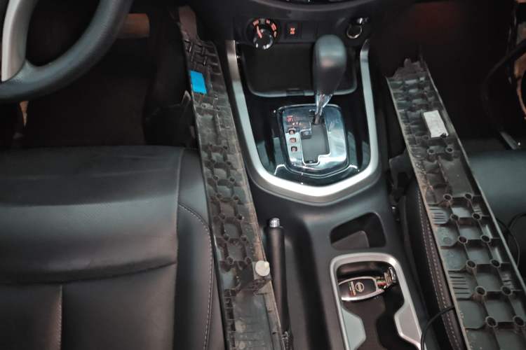 Used Nissan Terra 2020 2.5L XL Upper 4WD Automatic Four-Wheel Drive Luxury Edition Gear Lever
