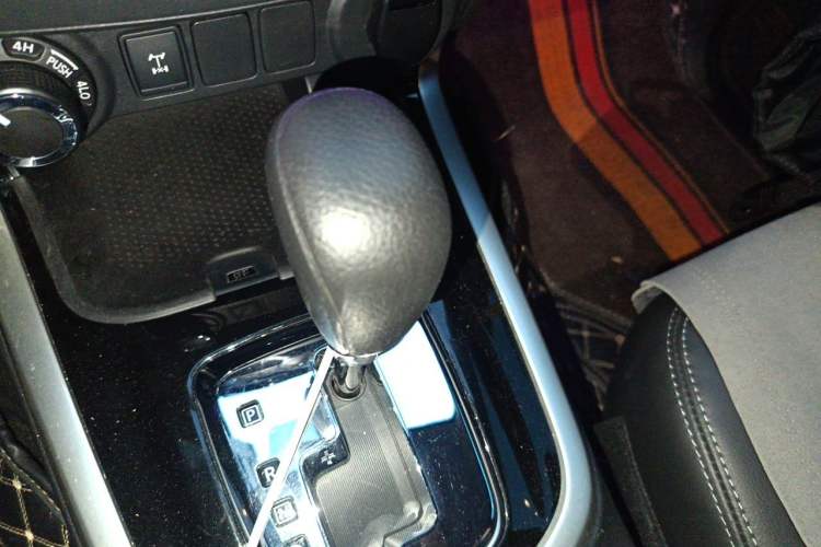 Used Nissan Terra 2020 2.5L XL Upper 4WD Automatic Four-Wheel Drive Luxury Edition Gear Lever