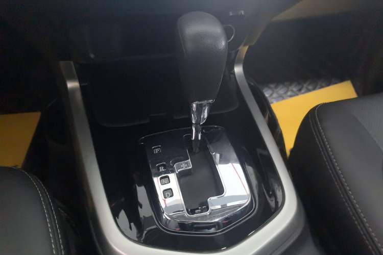 Used Nissan Terra 2020 2.5L XL Upper Automatic Two-Wheel Drive Luxury Edition Gear Lever