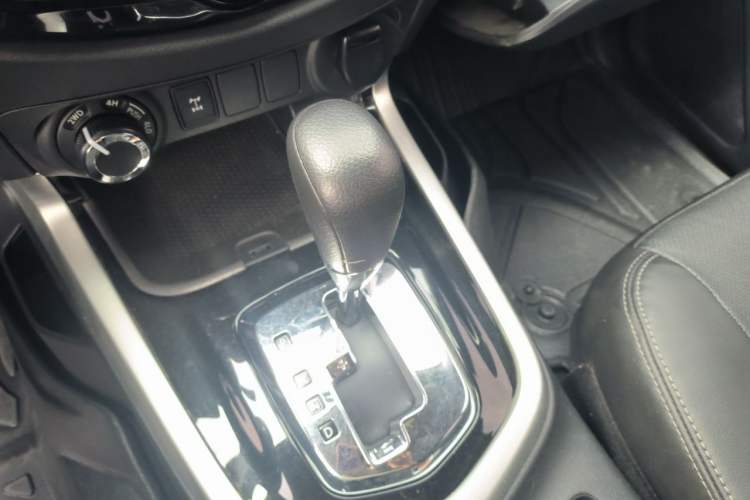 Used Nissan Terra 2020 2.5L XL Upper 4WD Automatic Four-Wheel Drive Luxury Edition Gear Lever