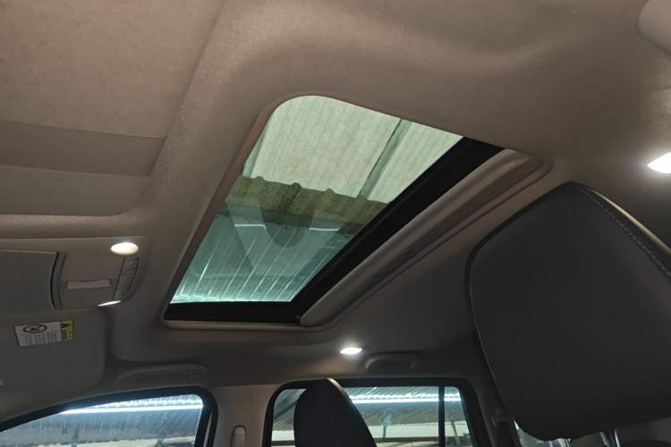 Used Nissan Terra 2020 2.5L XV Automatic 2WD Smart Edition Headliner