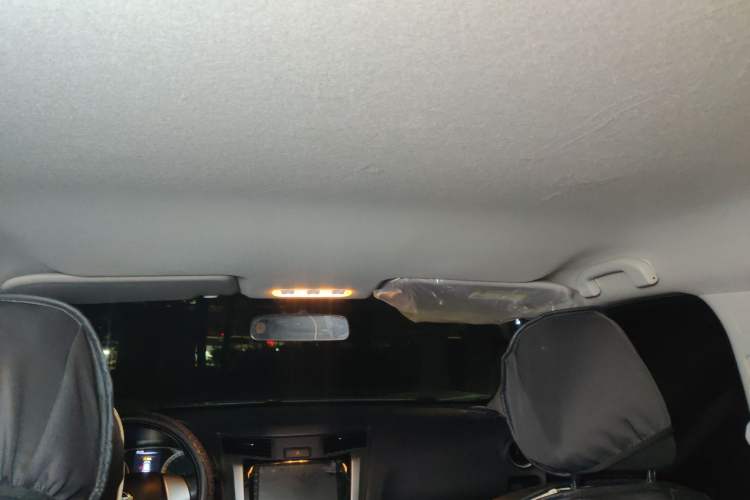 Used Nissan Terra 2020 2.5L XE Manual Two-Wheel-Drive Elite Edition Headliner