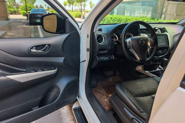 Used Nissan Terra 2020 2.5L XL Upper 4WD Automatic Four-Wheel Drive Luxury Edition Interior 1