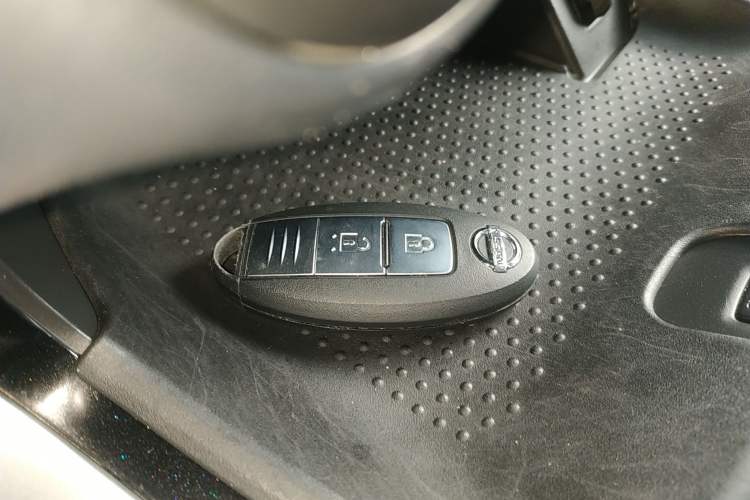 Used Nissan Terra 2020 2.5L XL Upper 4WD Automatic Four-Wheel Drive Luxury Edition Interior 1