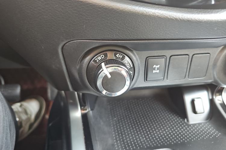Used Nissan Terra 2020 2.5L XL Upper 4WD Automatic Four-Wheel Drive Luxury Edition Interior 1