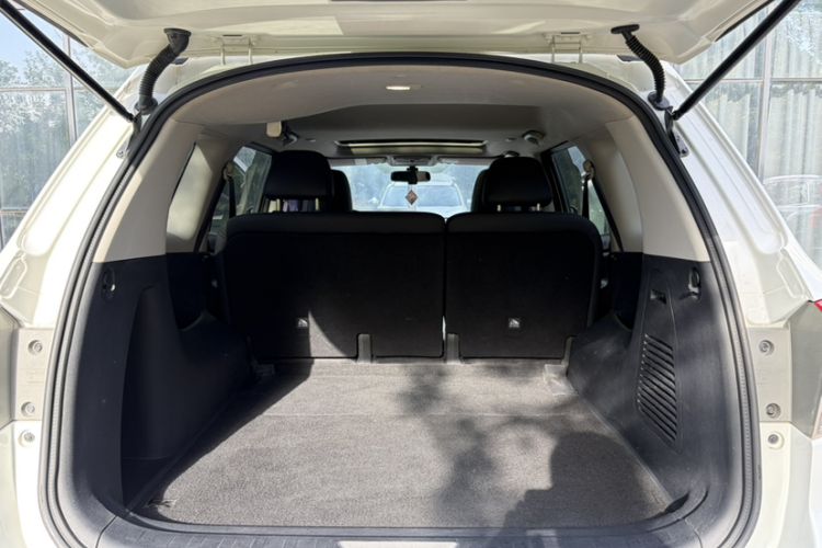 Used Nissan Terra 2020 2.5L XL Upper Automatic Two-Wheel Drive Luxury Edition Interior 10