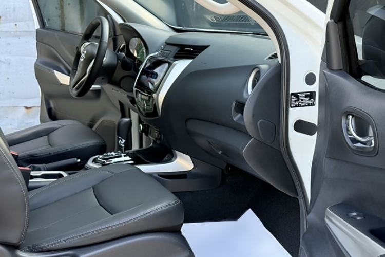 Used Nissan Terra 2020 2.5L XL Upper 4WD Automatic Four-Wheel Drive Luxury Edition Interior 10