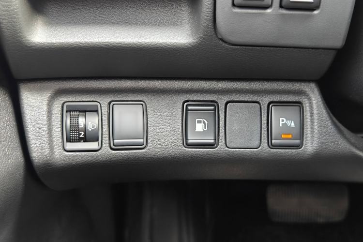 Used Nissan Terra 2020 2.5L XL Upper Automatic Two-Wheel Drive Luxury Edition Interior 12