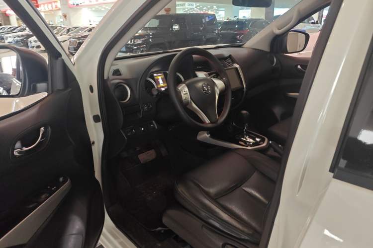 Used Nissan Terra 2020 2.5L XL Upper 4WD Automatic Four-Wheel Drive Luxury Edition Interior 2