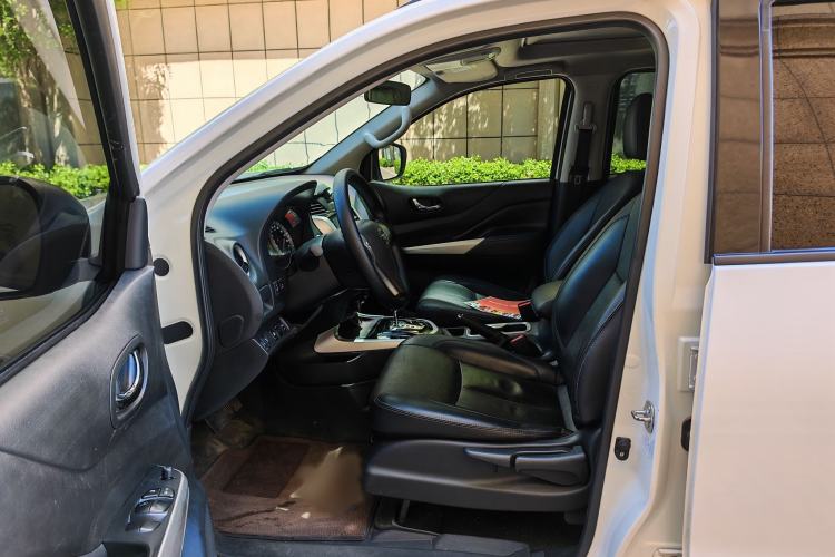 Used Nissan Terra 2020 2.5L XL Upper 4WD Automatic Four-Wheel Drive Luxury Edition Interior 2
