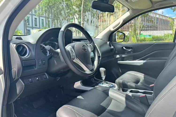 Used Nissan Terra 2020 2.5L XV Automatic 2WD Smart Edition Interior 2