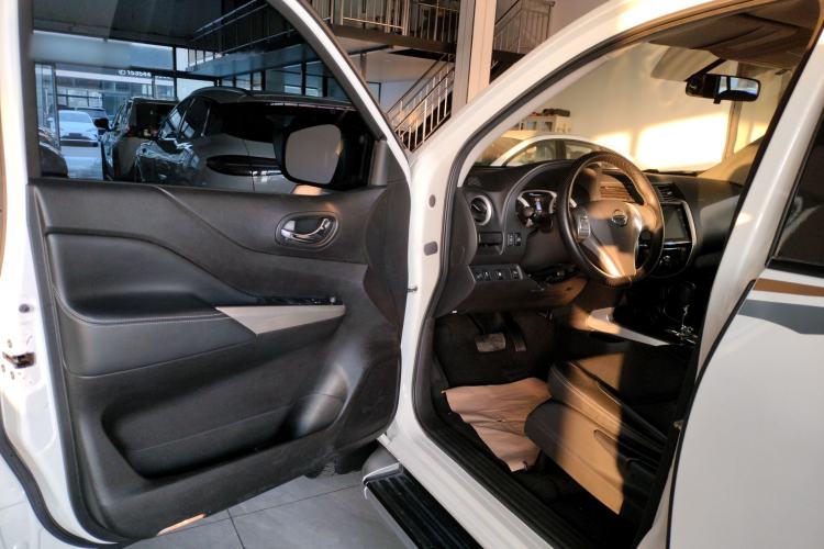 Used Nissan Terra 2020 2.5L XL Upper Automatic Two-Wheel Drive Luxury Edition Interior 3