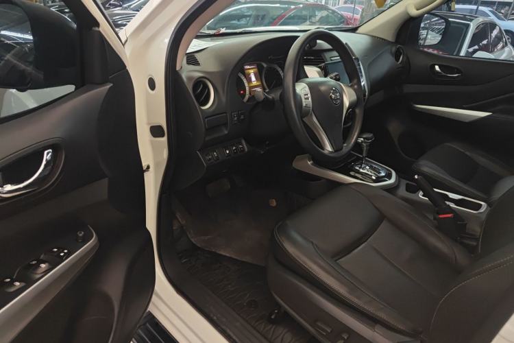 Used Nissan Terra 2020 2.5L XV Automatic 2WD Smart Edition Interior 3