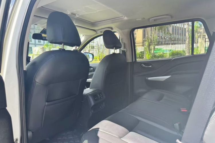 Used Nissan Terra 2020 2.5L XV Automatic 2WD Smart Edition Interior 3