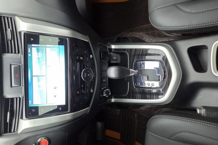 Used Nissan Terra 2020 2.5L XV 4WD Automatic Four-Wheel Drive Flagship Edition Interior 3