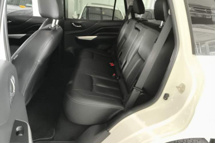 Used Nissan Terra 2020 2.5L XL Upper 4WD Automatic Four-Wheel Drive Luxury Edition Interior 4