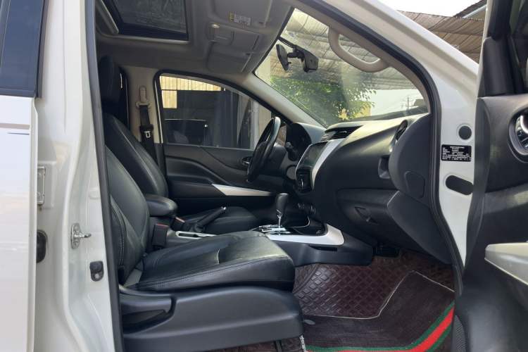 Used Nissan Terra 2020 2.5L XL Upper 4WD Automatic Four-Wheel Drive Luxury Edition Interior 4
