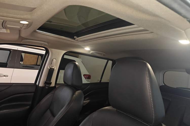 Used Nissan Terra 2020 2.5L XL Upper 4WD Automatic Four-Wheel Drive Luxury Edition Interior 4