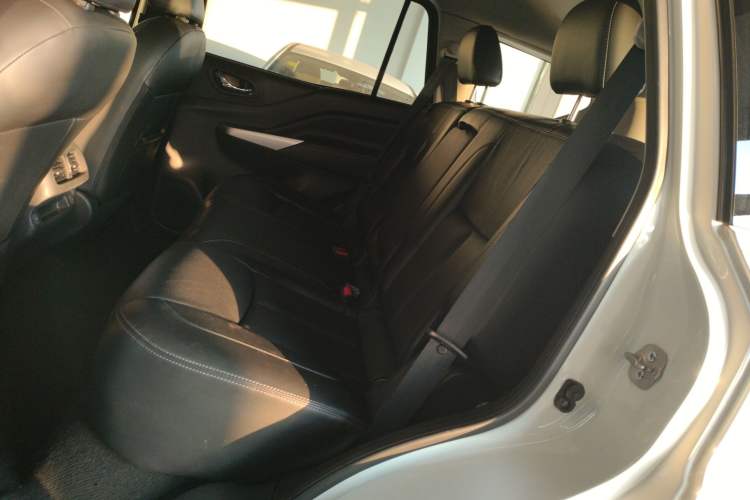 Used Nissan Terra 2020 2.5L XL Upper Automatic Two-Wheel Drive Luxury Edition Interior 4